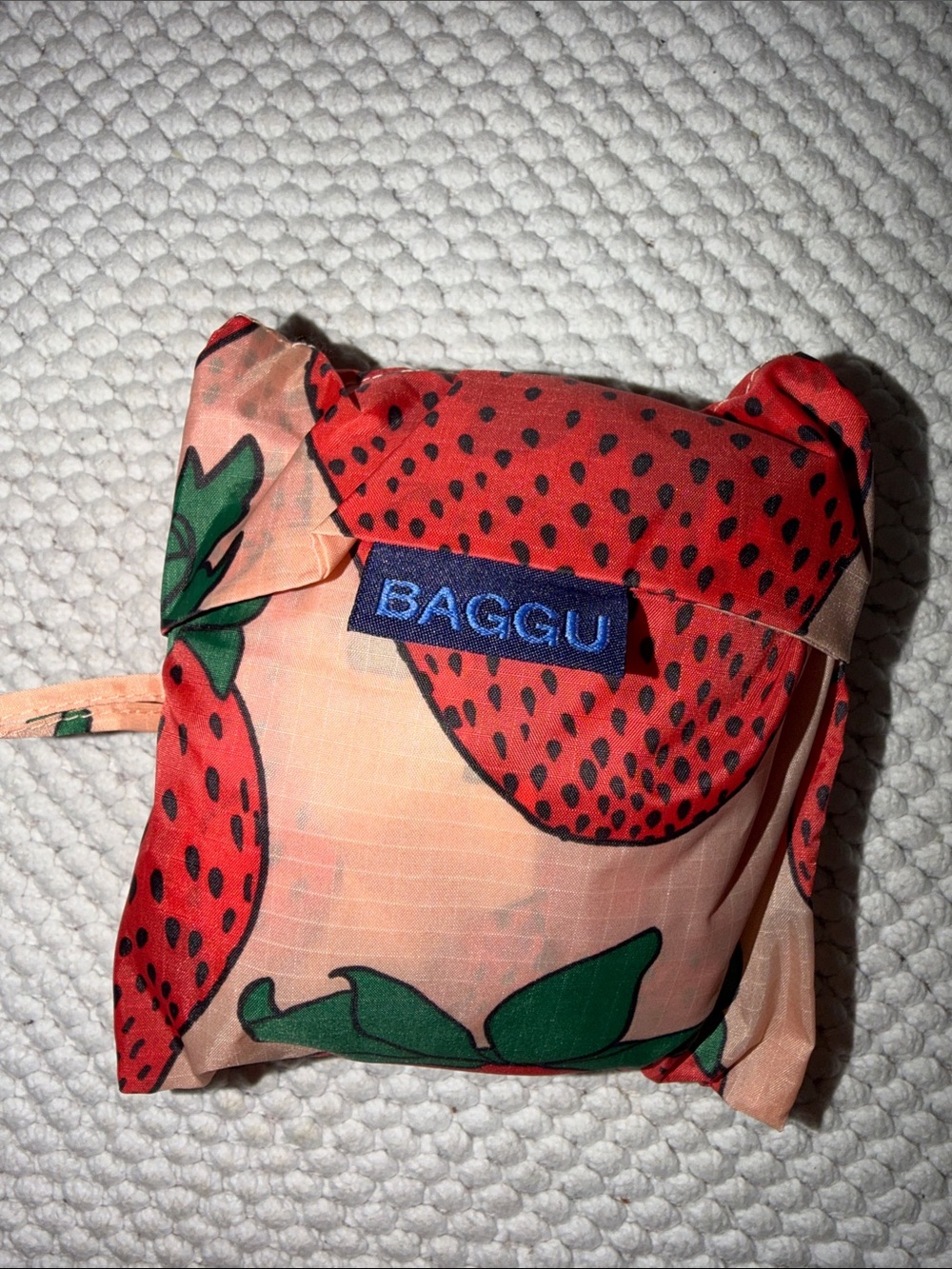 Baggu Big Size Strawberry Print Reusable Tote Bag - Picture 5 of 7